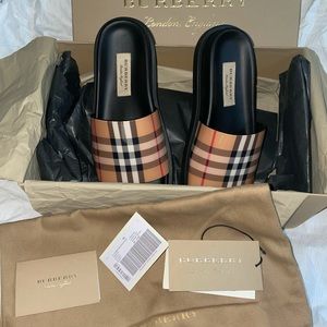 Burberry slides ❗️sold❗️